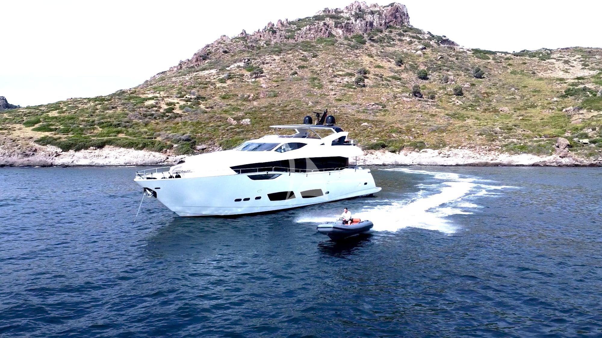 NEW EDGE Sunseeker 95 - anchored with the tender